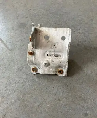 Radiator mount bracket
