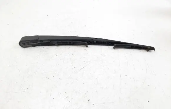 Nissan Qashqai+2 Rear wiper blade arm
