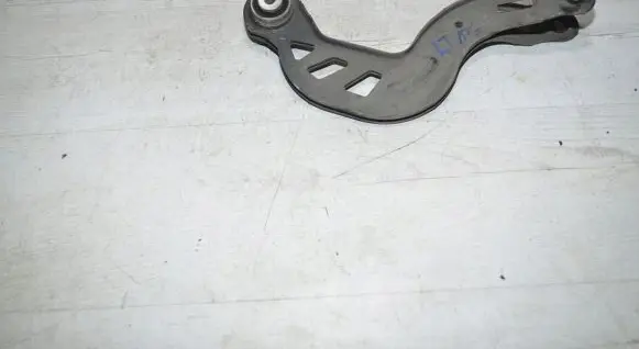 Mercedes-Benz A W176 Rear upper control arm/wishbone 8437