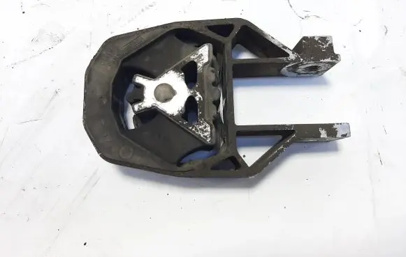 Volvo V40 Engine mount bracket