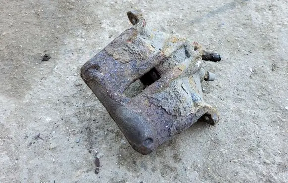 Ford Mondeo Mk III Front brake caliper