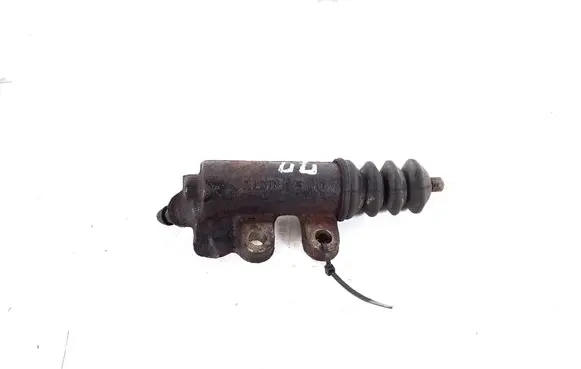 Toyota Corolla E120 E130 Clutch slave cylinder 31470-12111