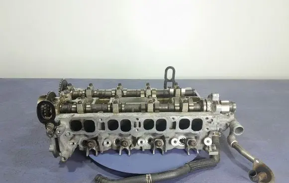 Mazda 6 Engine head
