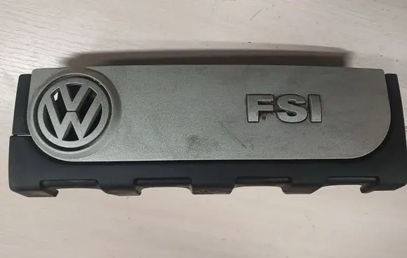 Volkswagen PASSAT B6 Engine cover (trim) 06F129208C