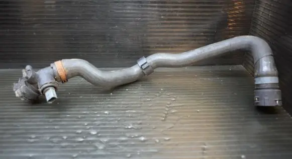 Audi A6 S6 C6 4F Engine coolant pipe/hose 8R0121049AB
