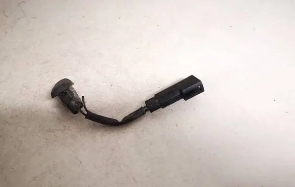 Windshield washer spray nozzle