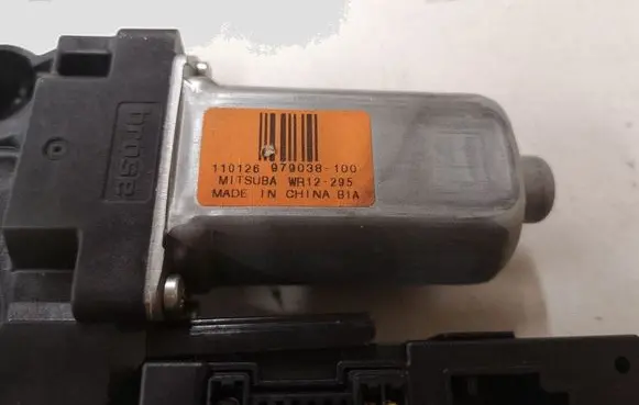 Volvo C30 Front door window regulator motor 979038100 31295175AA 976593110