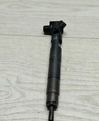 Mercedes-Benz C W204 Fuel injector 28342997 A6510704987 WW5NU9CRD