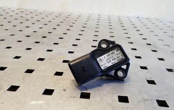 Volkswagen Tiguan Air pressure sensor 0281002401 038906051C