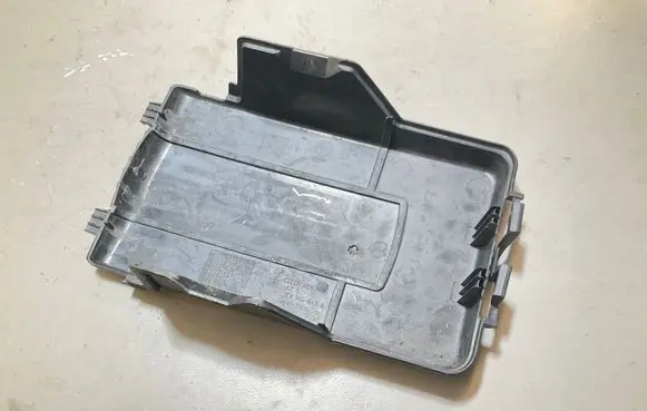 Audi Q3 8U Battery box tray cover/lid 3C0915443A