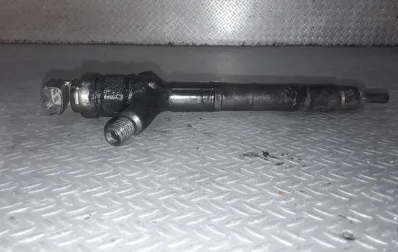 Toyota Auris 150 Fuel injector 236700R190