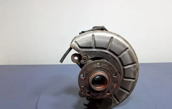 Skoda Octavia Mk2 (1Z) Front wheel hub spindle knuckle
