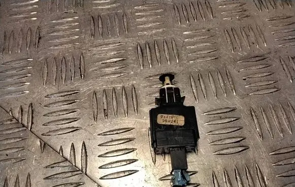 Volvo S80 Brake pedal sensor switch 9442070 98W241