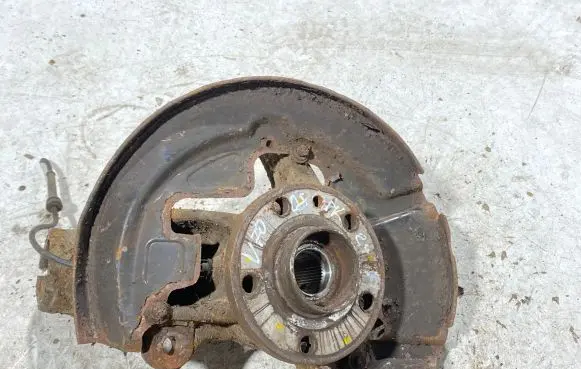 Volvo V70 Front wheel hub spindle knuckle