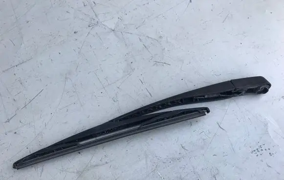 Opel Zafira C Rear wiper blade 13145552