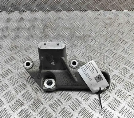 Volvo XC40 Engine mounting bracket 31686306