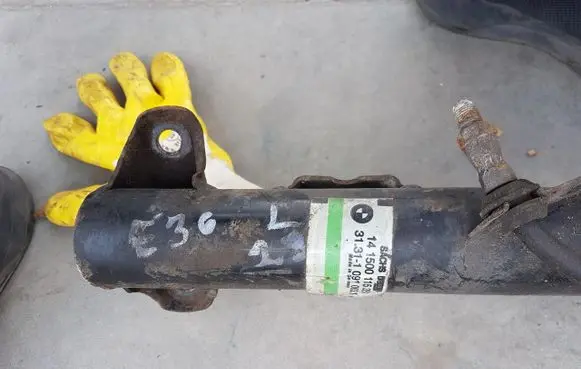BMW 3 E36 Front shock absorber/damper 1091063
