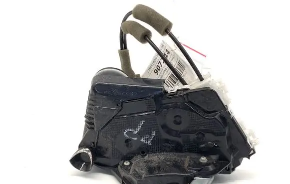 Toyota Yaris Cross Front door lock M7313450