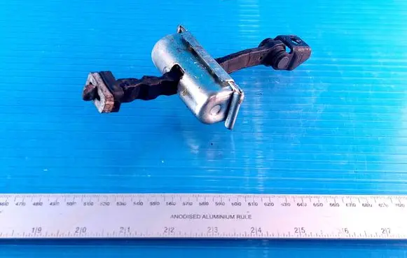 Opel Corsa E Front door check strap stopper 13180682
