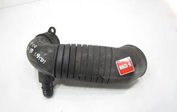 Audi A4 S4 B5 8D Air intake hose/pipe 8D0129615J