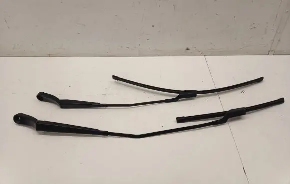 Opel Grandland X Front wiper blade arm YP00057880 YP00061080