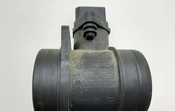 Volkswagen Touran I Mass air flow meter 0281002531 038906461B