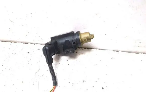 Audi A4 S4 B7 8E 8H Vacuum valve 700863020