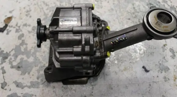 BMW 5 F10 F11 Oil pump 7643256