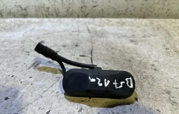 Windshield washer spray nozzle