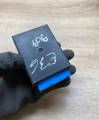 BMW 3 E36 Window wiper interval relay 8359031