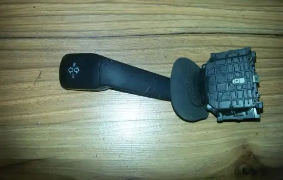 BMW 5 E39 Indicator stalk 8352014