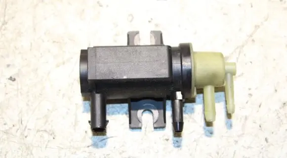 Mercedes-Benz C W205 Turbo solenoid valve A0091533128