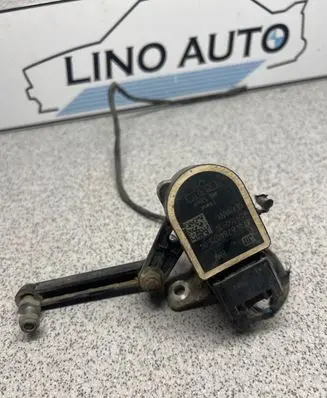 Headlight/headlamp level sensor