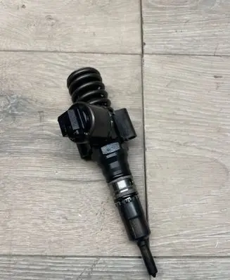 Skoda Octavia Mk2 (1Z) Fuel injector 036130073