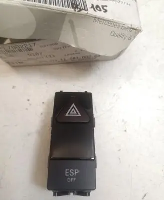 Mercedes-Benz C W204 Hazard light switch A2048706558