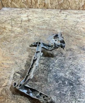 Porsche Cayenne (9PA) Pneumatic air compressor holding bracket 7L0616879