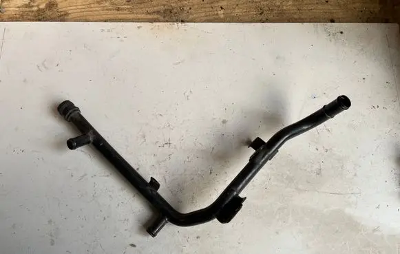 Volkswagen Golf Plus Engine coolant pipe/hose 038121065CS
