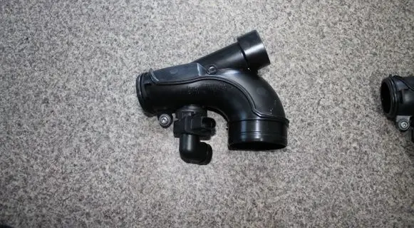 Audi A4 S4 B9 8W Turbo air intake inlet pipe/hose 05l129635a