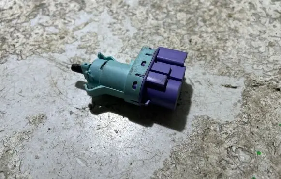 Jeep Cherokee Brake pedal sensor switch 53420393