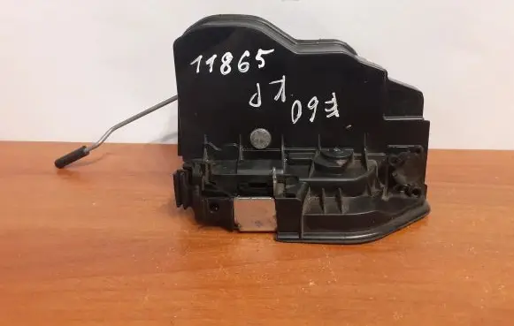 BMW 5 E60 E61 Coupe door lock (next to the handle) 11865 7202145
