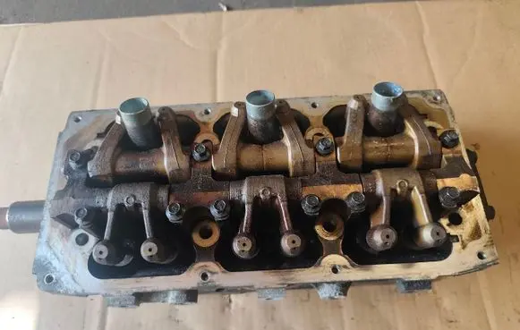 Chrysler 300M Engine head 04663697AB