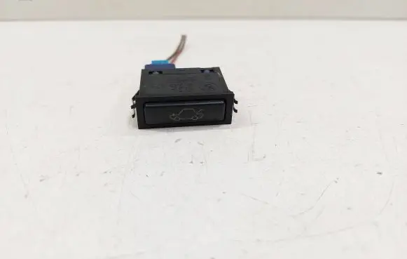 BMW X5 E53 Tailgate/boot open switch button 61318365579 8365579 459700