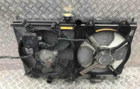 Mitsubishi Lancer Radiator cooling fan shroud