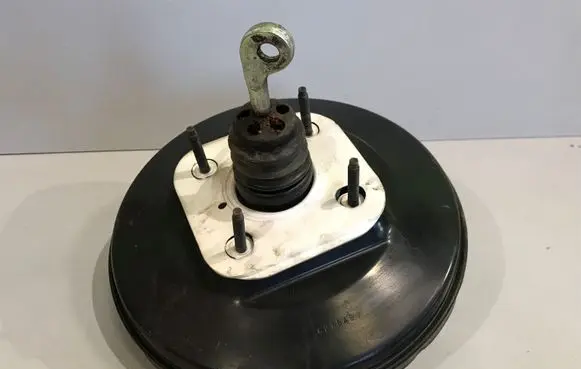 Chrysler Voyager Brake booster 4721364A