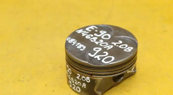 BMW 1 E81 E87 Piston 