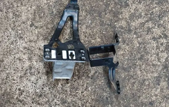 BMW 5 E60 E61 Front bumper mounting bracket 7163483