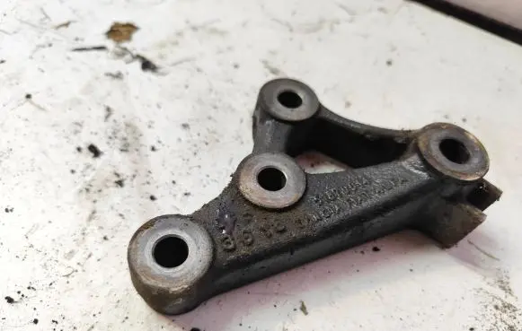 Alfa Romeo Giulietta Engine mounting bracket 51870014