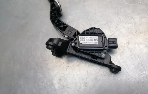 KIA Ceed Accelerator throttle pedal 32700G4210 1009714
