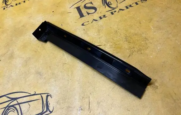 Ford Mustang VI Front door glass trim molding FR3B-6302565 FR3B6302565