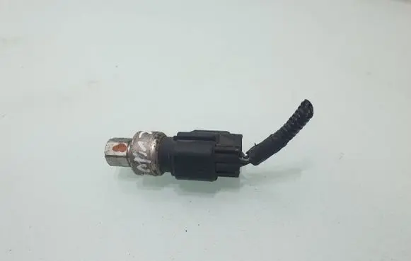 Volvo V50 Air conditioning (A/C) pressure sensor 